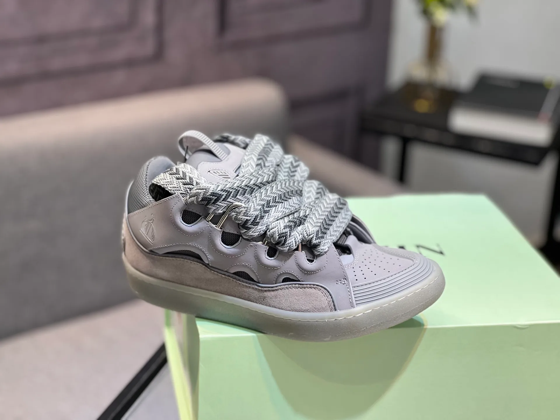 Men's men's shoes💰780 [LANVIN] Latest lace-up fashionable casual sneakers for couples High-quality CLAY couple series‼ ️ The latest trendy products of the season 🌈Many bloggers have planted grass and purchased the original open-mold customization. The upper and outsole are sewn with mark threads without edge sealing. Multiple material splicing combination design. Very versatile for fashionable and casual wear. Comfortable on the feet. Recommended for self-retention (upper cowhide + cow suede + breathable mesh) inner foot pad cowhide exclusive original open-mold clear logo rubber outsole ⚠️36-44 yards (45 custom-made)